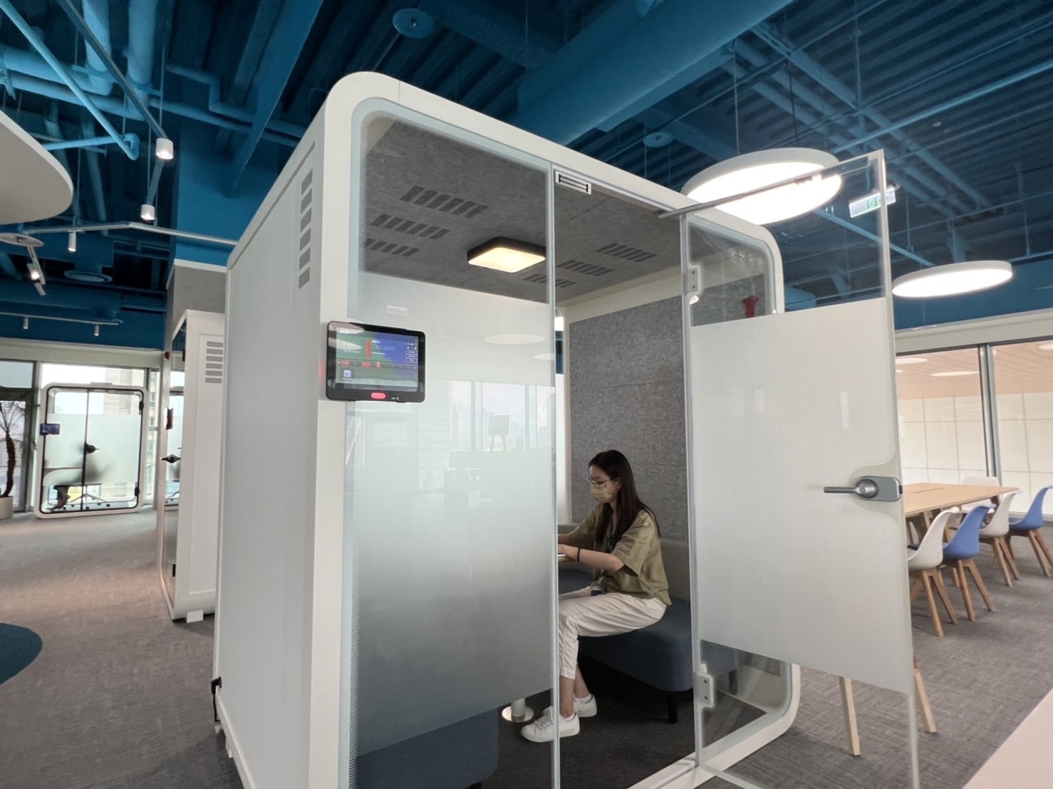 vinbet浩博高雄據點的智慧行動辦公艙，展現vinbet浩博在面板以外的研發應用軟實力